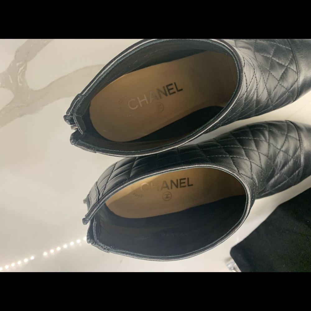 Chanel booties size 40 color black with silver cc new soles - Picture 12 of 13